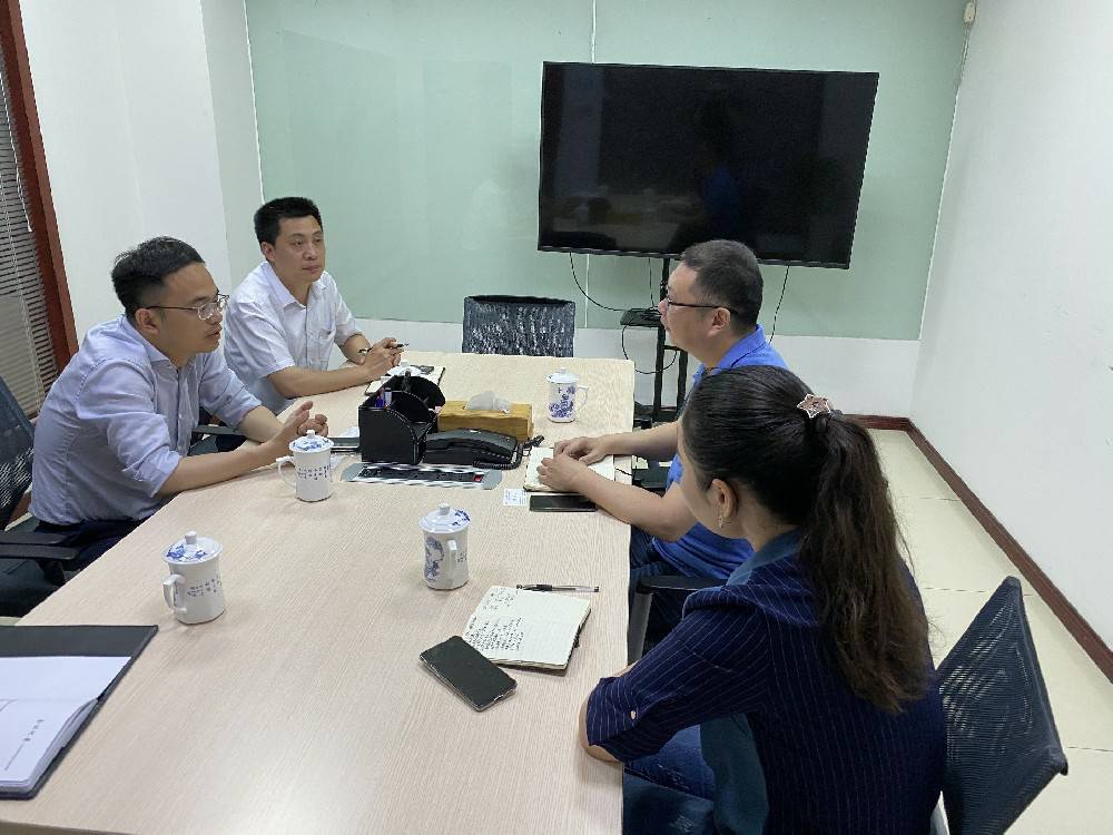 无锡市工信局领导来开云·官方站注册-开云online(中国)科技开展“三联三解”活动